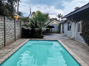 Outdoor pool - Bono Guest House  (Rustenburg)