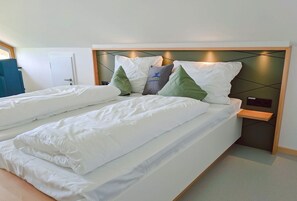 1 bedroom, bed sheets - Panorama apartment, up to 4 persons with mountain view (Nußdorf i. Chiemgau)
