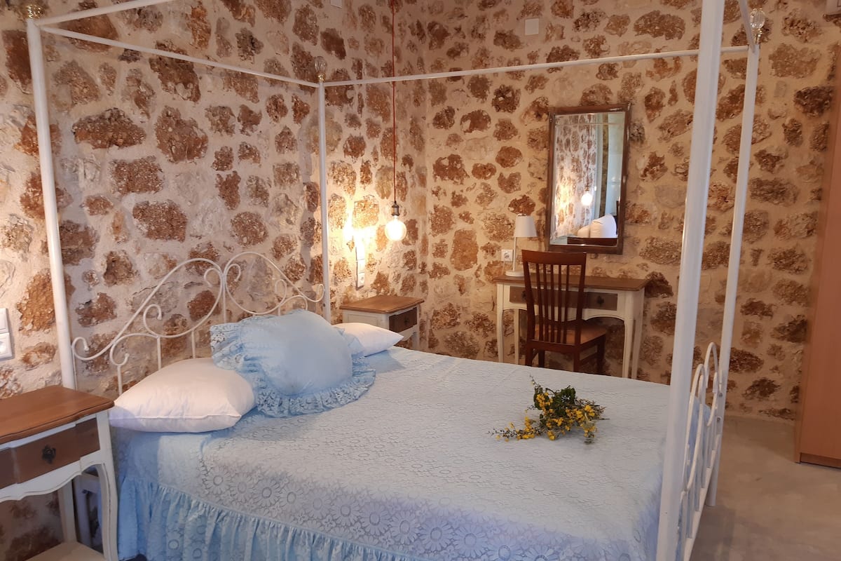 Estudio panorámico | Ropa de cama de alta calidad y colchones con acolchado adicional