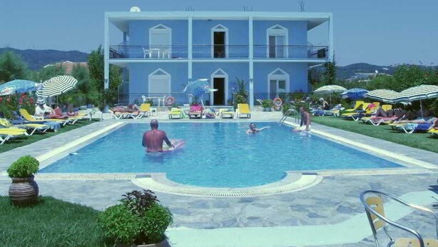 Outdoor pool - Blue Diamond Studios (Corfu)