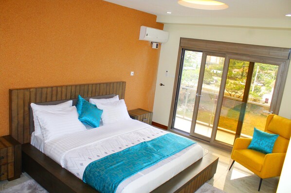 Escritorio, espacio para trabajar con laptop y wifi gratis