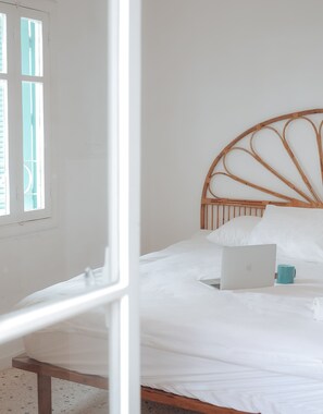 2 bedrooms, WiFi, bed sheets - Charming condo at the heart of Batroun old souk (Batroun)