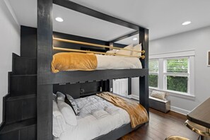 2 habitaciones, escritorio, tabla de planchar con plancha y wifi gratis 