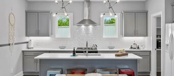 Spacious Townhome near Broadway, ideal for Groups, private Garage