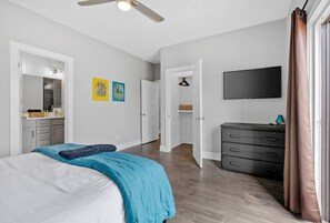 4 bedrooms, desk, iron/ironing board, free WiFi