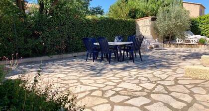 Family Villa with swimming pool between sea and mountains