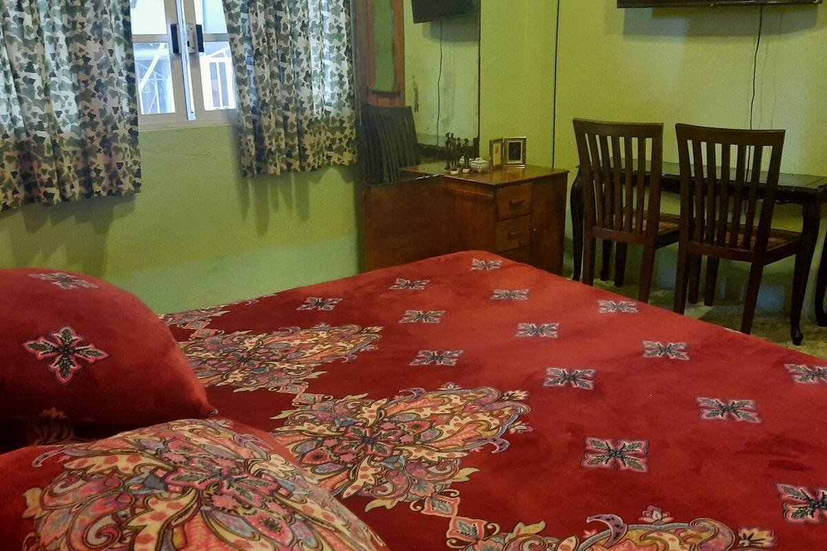 Doppel- oder Zweibettzimmer | Kostenloses WLAN, Bettwäsche