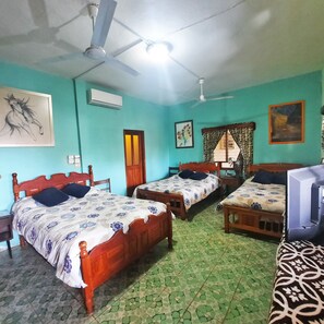 Habitación triple | Wifi gratis y ropa de cama