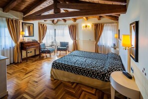 Room - Villa Policreti Hotel (Aviano)
