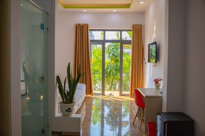 Bungalow básico | 1 habitación, ropa de cama hipoalergénica y escritorio