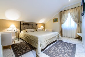 4 bedrooms, in-room safe, iron/ironing board, travel cot