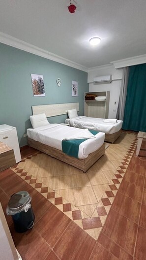 Ropa de cama de alta calidad, colchones Tempur-Pedic, minibar