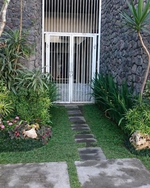 Exterior detail - OYO 3939 Omahkoe Guest House Syariah (Malang)