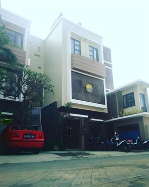 المنشأة من الخارج