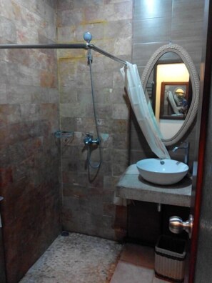 Bathroom - OYO 3939 Omahkoe Guest House Syariah (Malang)