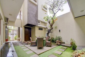 Property grounds - OYO 3939 Omahkoe Guest House Syariah (Malang)