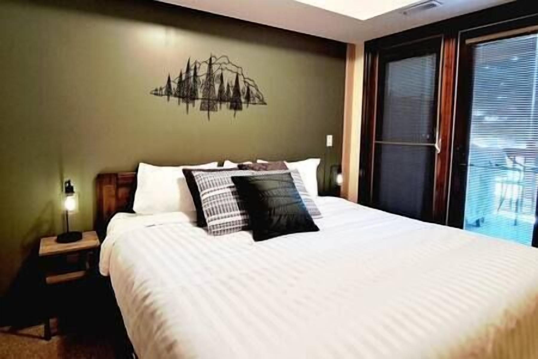 Comfy Ground Floor | Hot Tub | Pool | Hot Springs