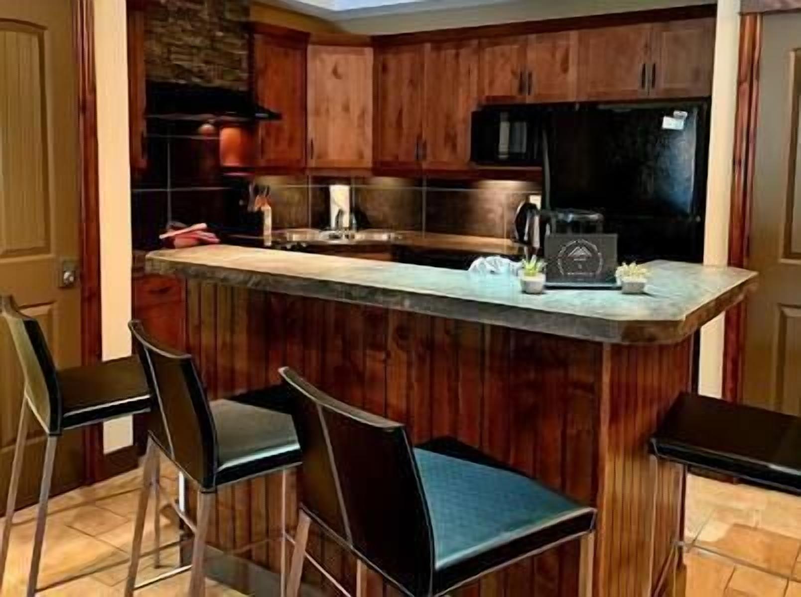 Comfy Ground Floor | Hot Tub | Pool | Hot Springs