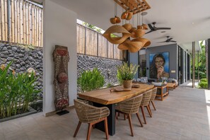 Luxury Villa | Dining room - Villa Vida Mira - Elegant 4BR Beachside Villa in Canggu (Canggu)