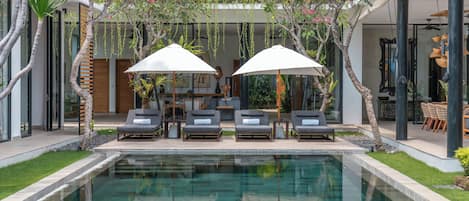 Outdoor pool, pool loungers