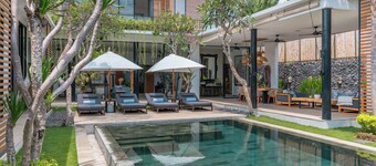 Villa Vida Mira - Elegant 4BR Beachside Villa in Canggu