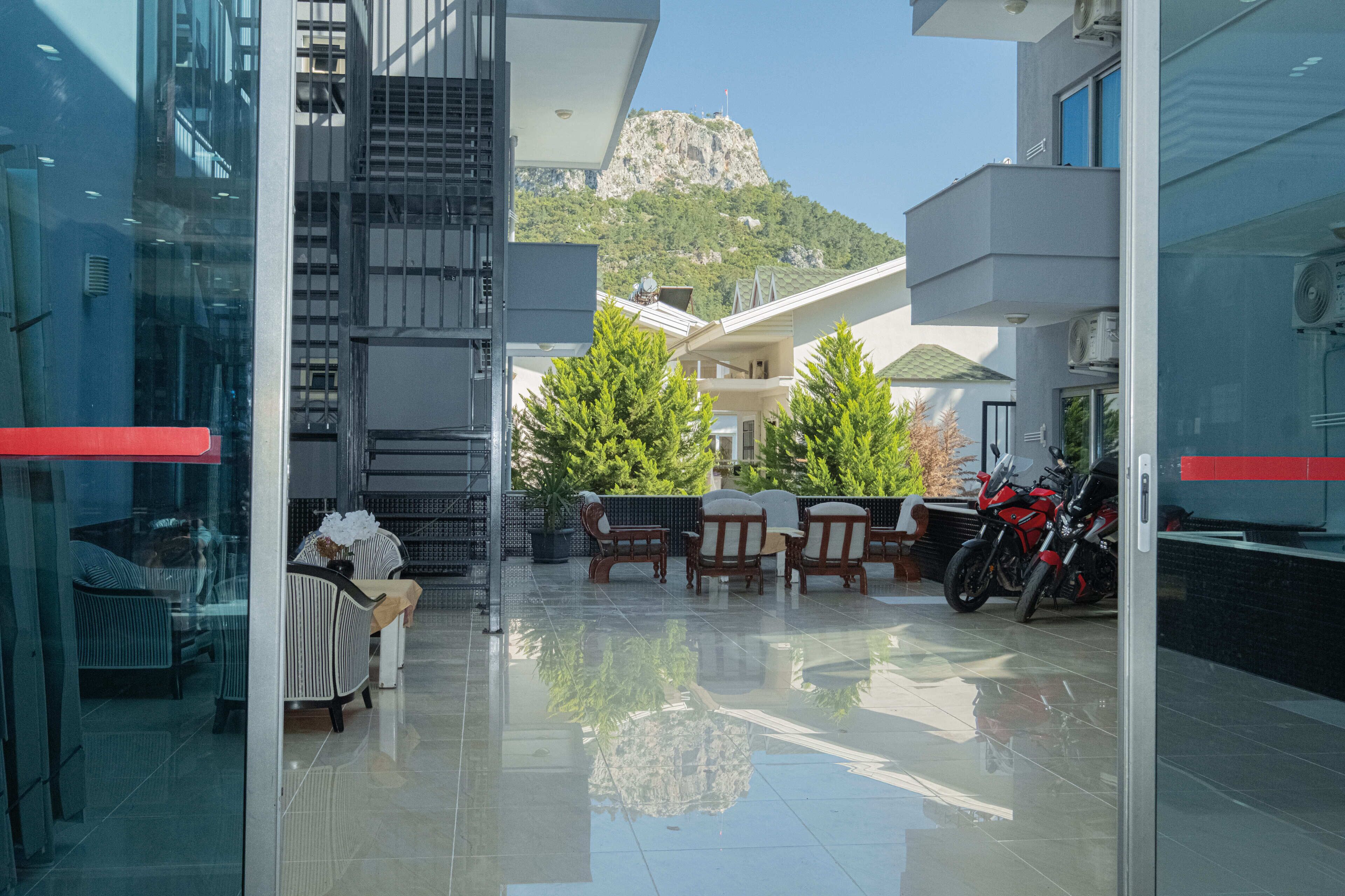 ロビーラウンジ