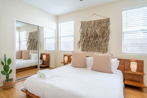 5 bedrooms, desk, iron/ironing board, travel cot