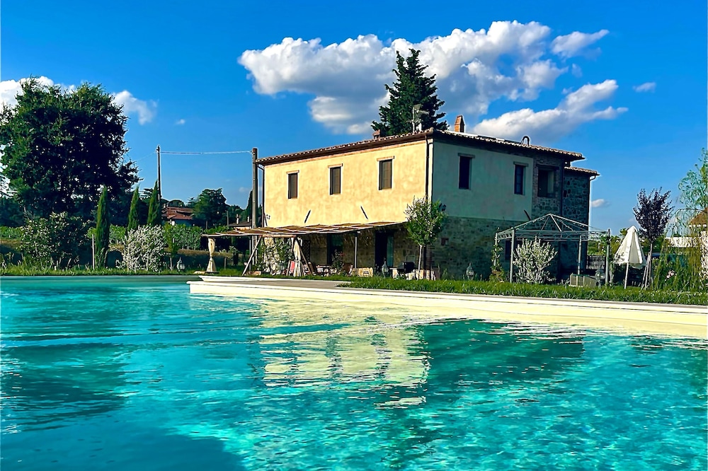 Casale antico in campagna con piscina tra Piegaro e Panicale