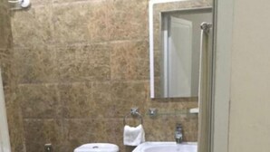 Bathroom - The Green Manor (Lagos)
