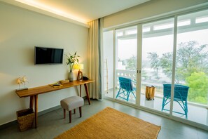 Deluxe Twin Room, Balcony, Sea View | Minibar, individually decorated, individually furnished, desk
