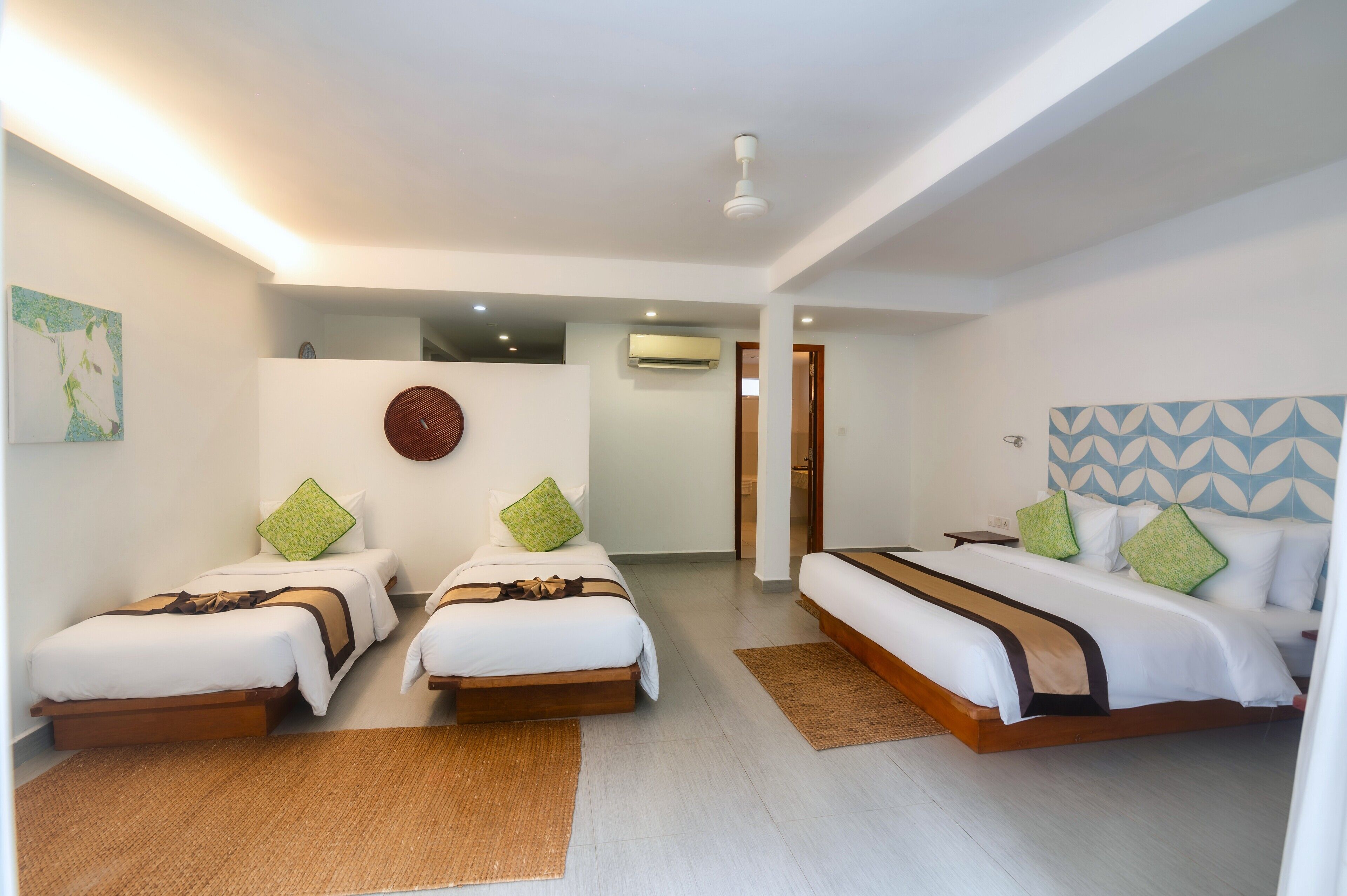 Room | Peralatan tempat tidur premium, bar mini, dihias secara berasingan 