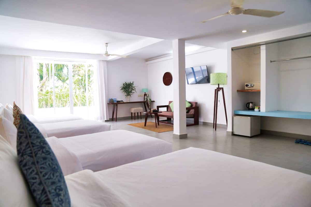Deluxe Family Suite | Minibar, individuell dekoriert, individuell eingerichtet, Schreibtisch