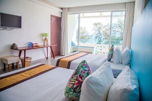 Camera Deluxe con 2 letti singoli, balcone, vista mare | Biancheria da letto di alta qualità, minibar, con stile personalizzato