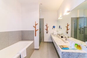 Family Suite with Balcony | Bathroom | Rainfall showerhead, designer toiletries, hair dryer, slippers - Naiya Sea Resort (Sihanoukville)