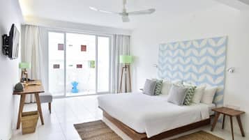 Minibar, individually decorated, individually furnished, desk