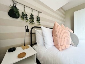 5 Schlafzimmer, Schreibtisch, Bügeleisen/Bügelbrett, kostenloses WLAN