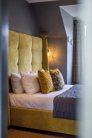 5 bedrooms, desk, iron/ironing board, free WiFi
