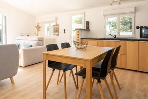 Dining - Family villa with private pool and tennis court (Sainte-Marie-de-Ré)