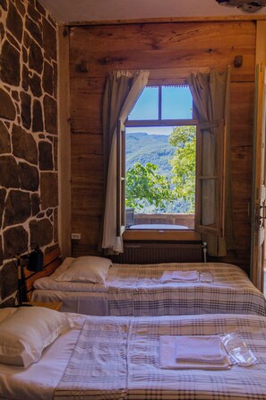 Habitación con 2 camas individuales | Insonorización, wifi gratis y ropa de cama 