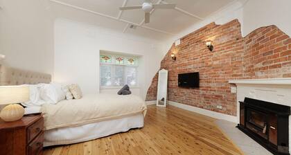 Braeside- Victoria St's Secret - Gorgeous four bedroom, two bathroom Federation style central home