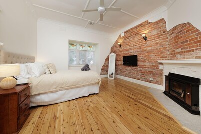 Braeside- Victoria St's Secret - Gorgeous four bedroom, two bathroom Federation style central home