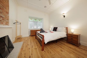 4 quartos, ferros/tábuas de passar roupa, acesso à internet