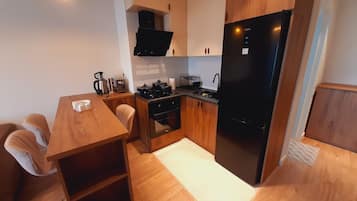 Departamento Deluxe | Cocina privada | Refrigerador, horno, cafetera de espresso y cafetera y tetera