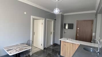 Comfort Apartment | Private kitchen | Stovetop, dishwasher, cookware/dishes/utensils, paper towels