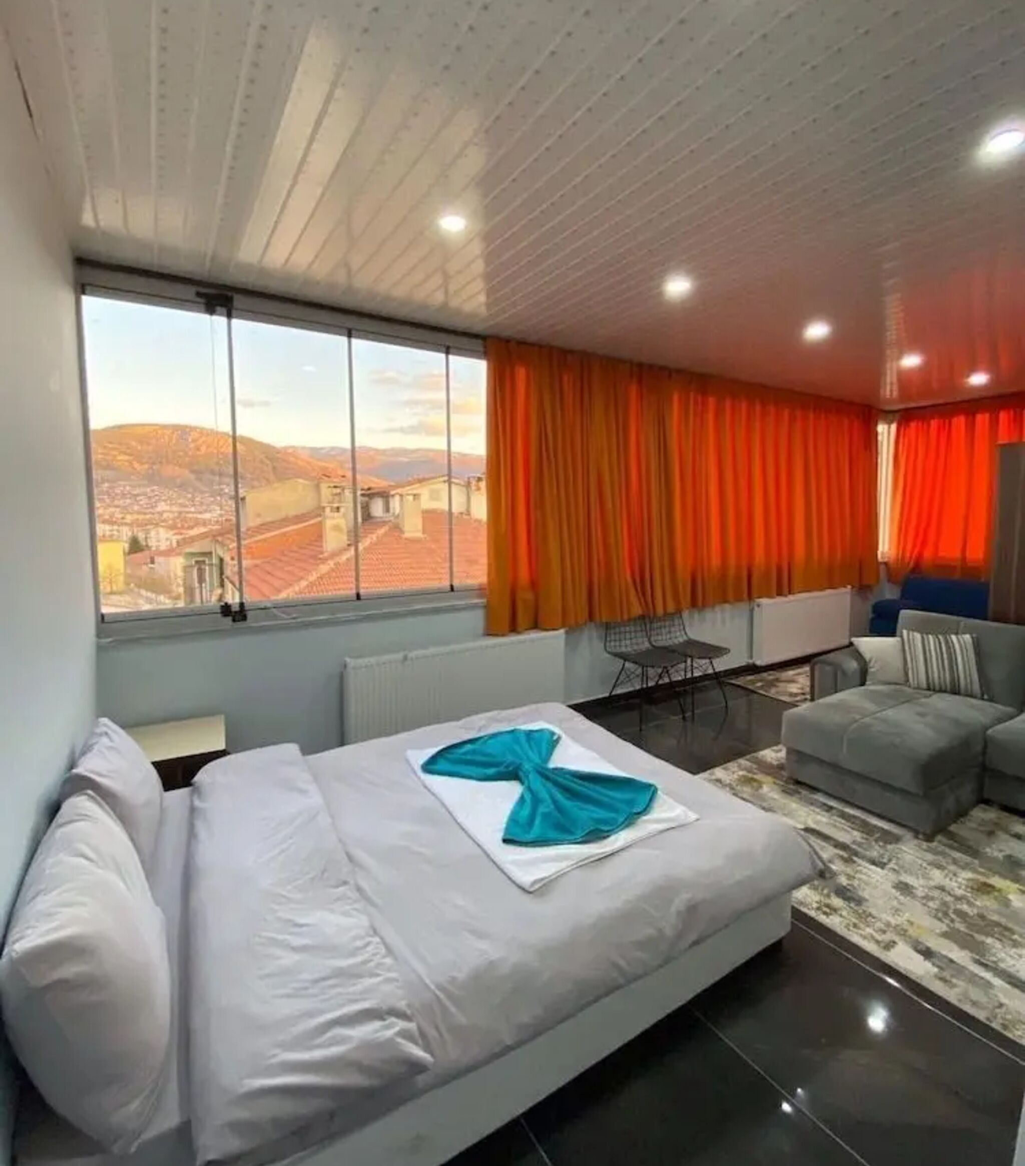 1 bedroom, minibar, desk, laptop workspace