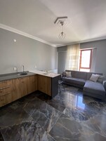 Comfort Apart Daire | 1 yatak odası, minibar, masa, dizüstü bilgisayar çalışma alanı 