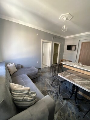 1 bedroom, minibar, desk, laptop workspace