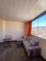 Comfort Apart Daire | 1 yatak odası, minibar, masa, dizüstü bilgisayar çalışma alanı 