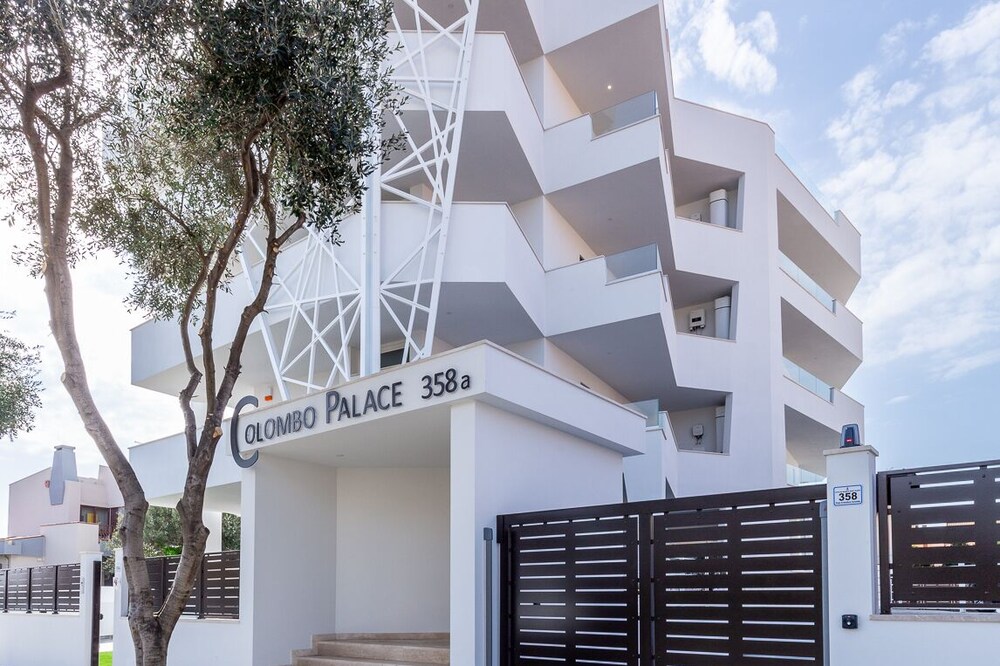 Colombo Palace - Senior
