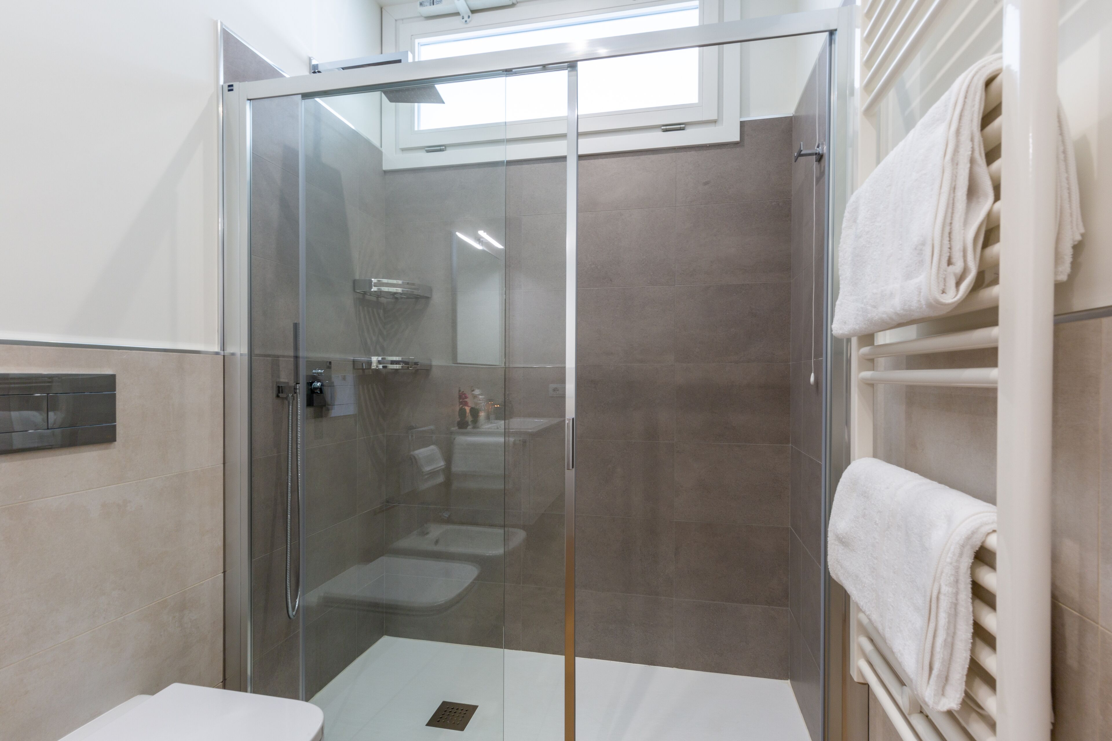 Colombo Palace - Senior